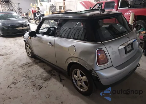 2010 Mini Cooper z USA, uszkodzony, nr VIN WMWMF3C57ATZ65704